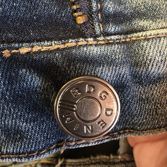 BDG Crop Twig High Rise jeans from Urban Outfitters. - Picture 3 of 6